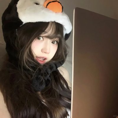 落在她身边
